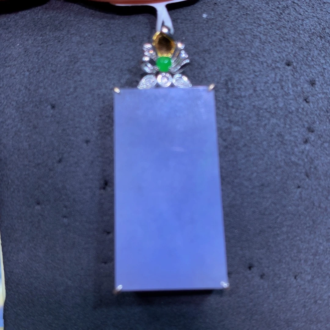 翡翠18K金镶嵌颈饰翡翠