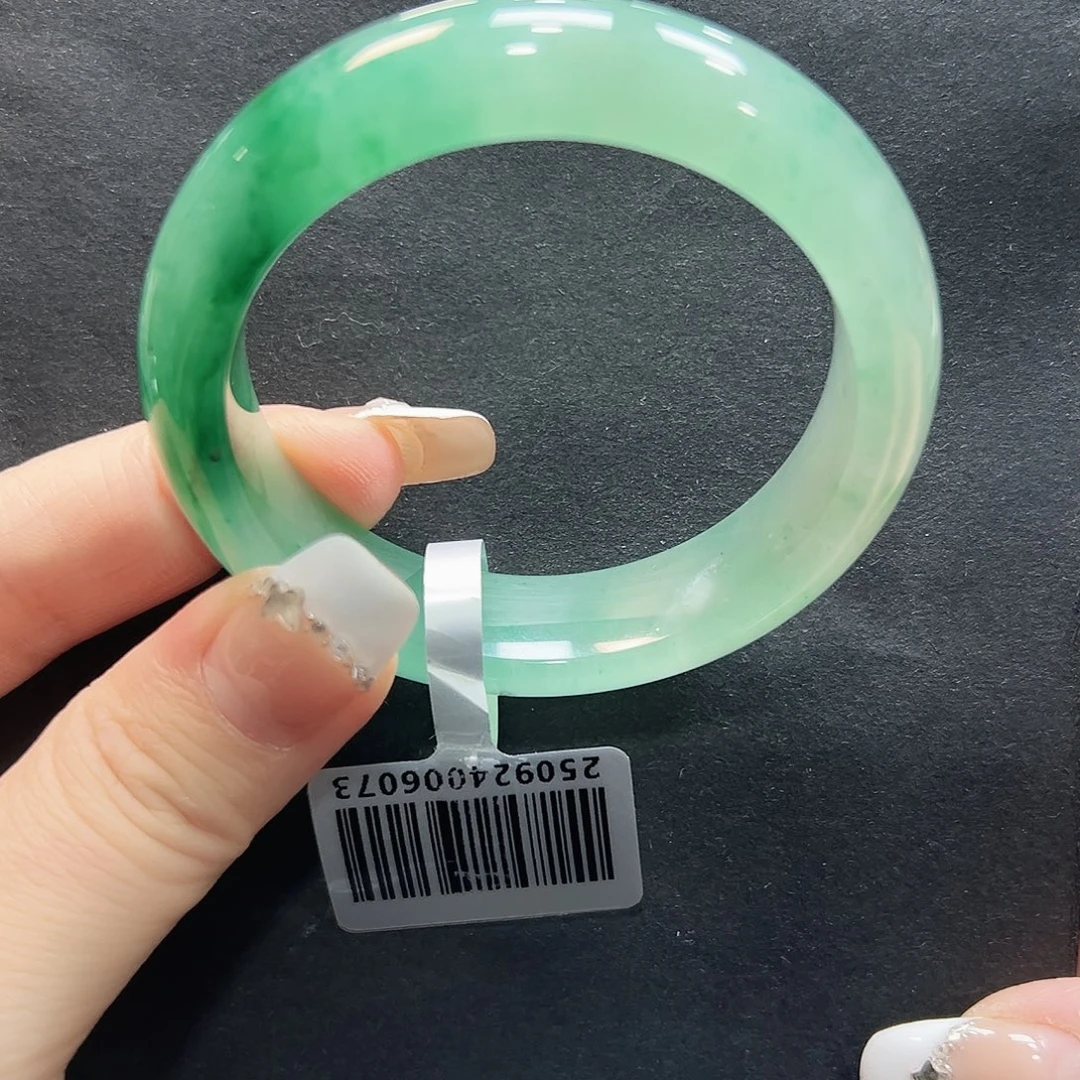 石英质玉（非洲翠）未镶嵌手镯