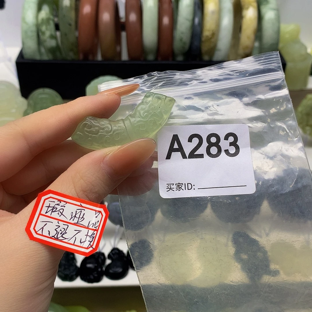 蛇纹石玉颈饰未镶嵌川****店