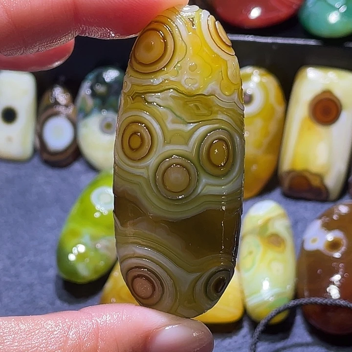 见***遂玛瑙/玉髓未镶嵌珠宝奇石