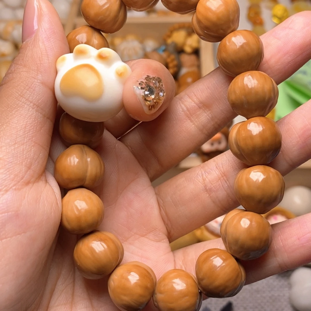 倩****手串猴头核桃14手串改手持加两颗籽在下面猫爪