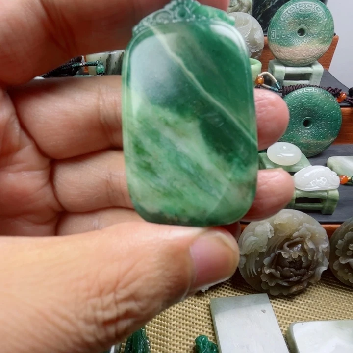 独山玉未镶嵌珠宝半成品