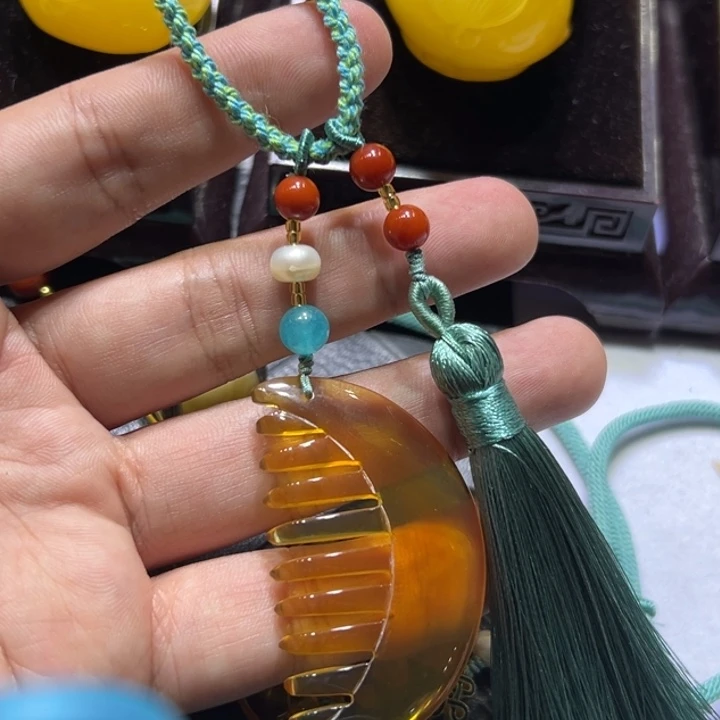 琥珀未镶嵌颈饰琥珀吊坠
