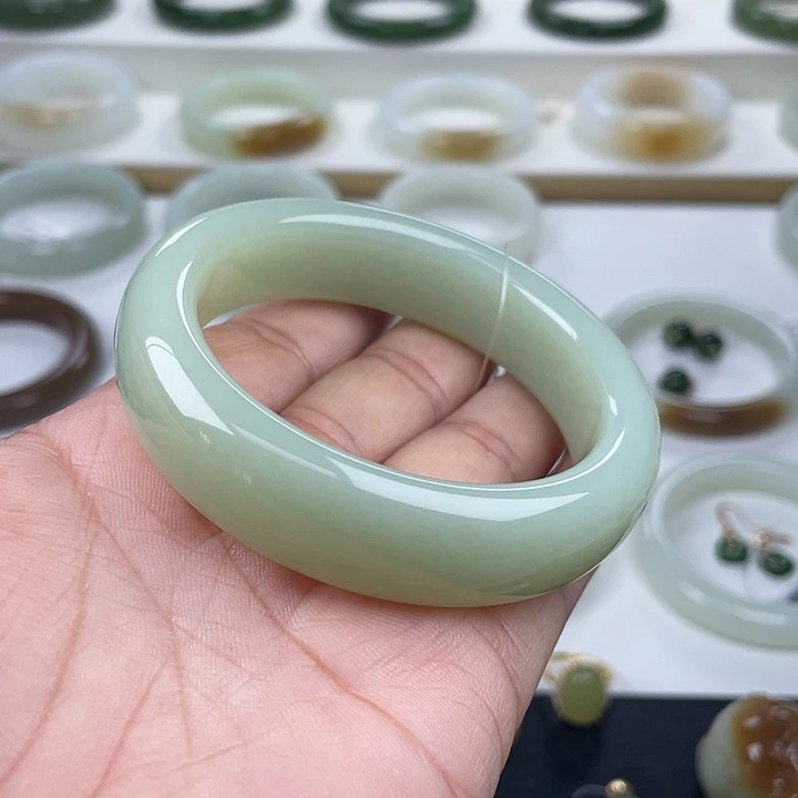 和田玉未镶嵌手镯