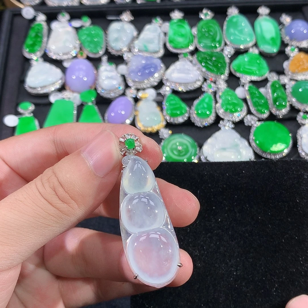 翡翠18K金镶嵌颈饰