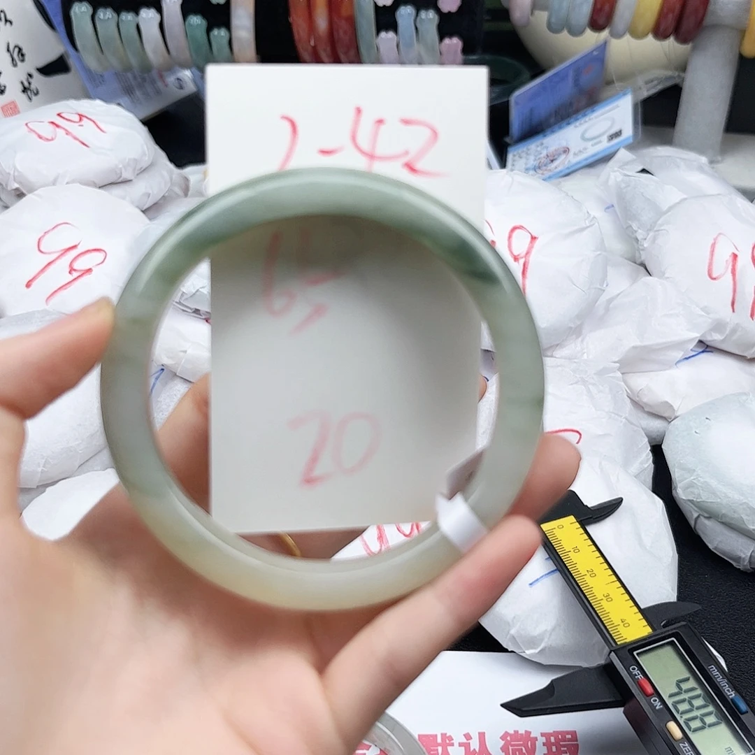 未镶嵌手镯石英质玉2.42