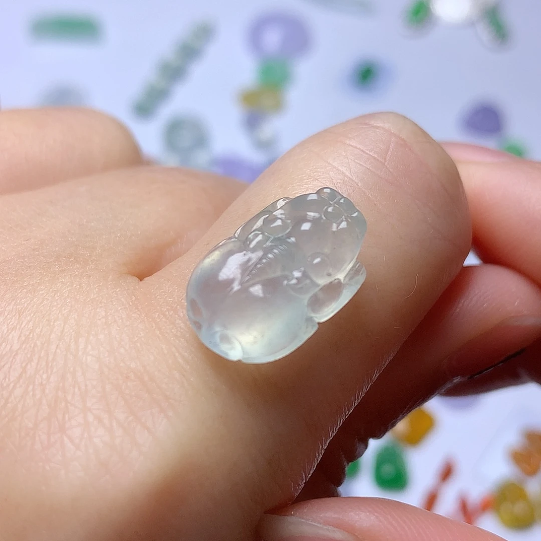 翡翠未镶嵌颈饰皮休