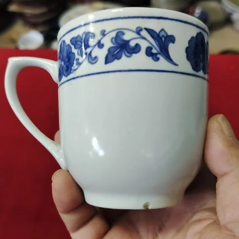 瓷片瓷片，各种摆件，均有瑕疵。沙锅！