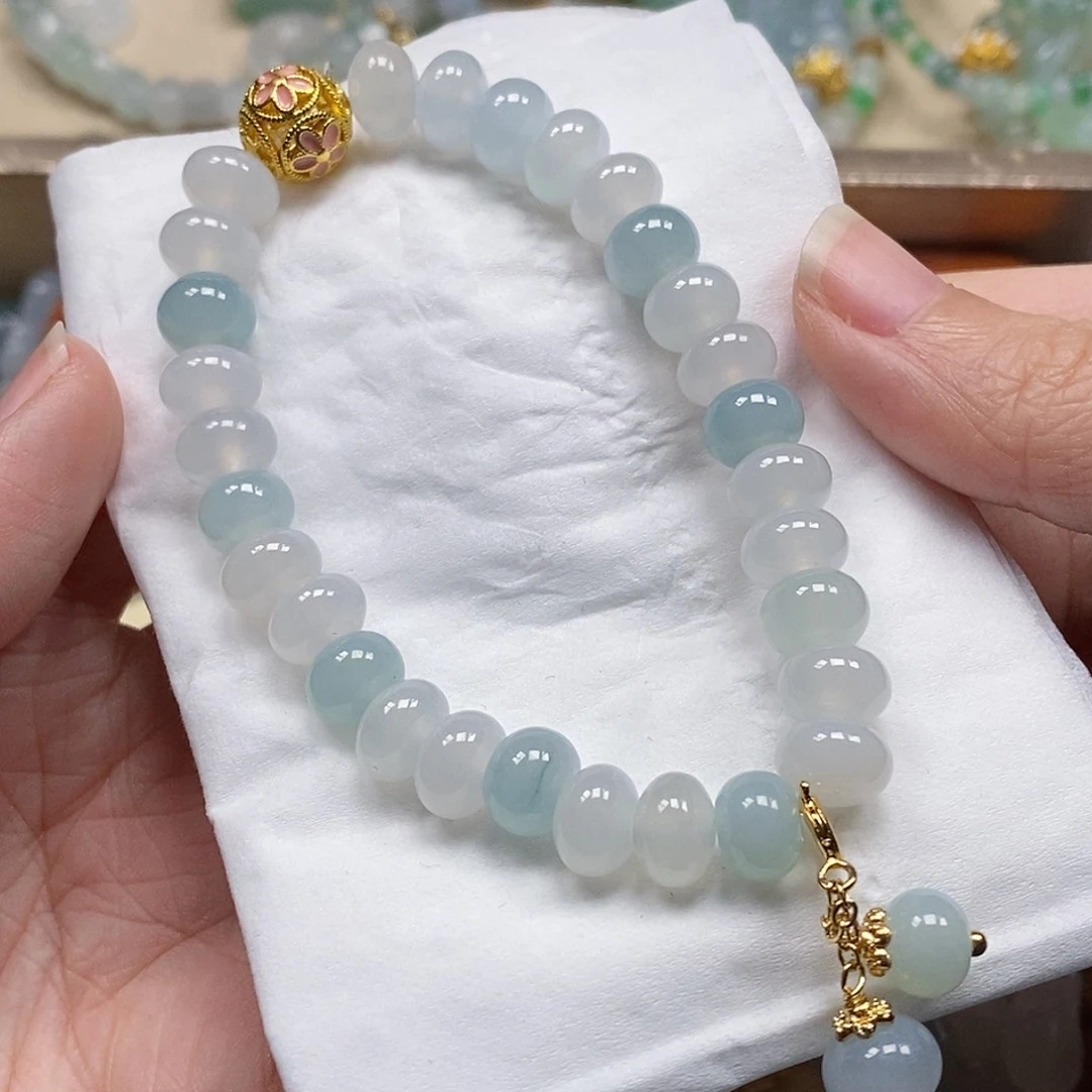 翡翠未镶嵌颈饰逸*喵闪