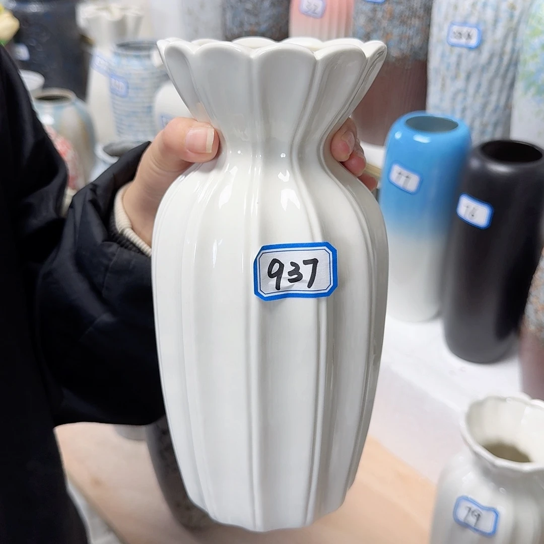 瓶937号白色亮釉陶瓷高23厘米一个