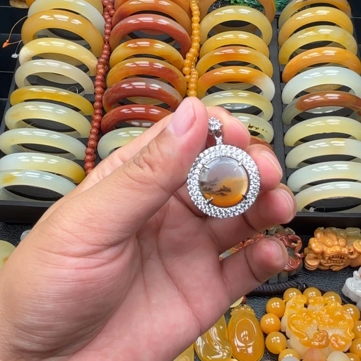 龙***玉未镶嵌石英质玉（黄龙玉）手镯
