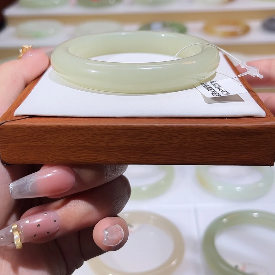 和田玉未镶嵌手镯浅晴