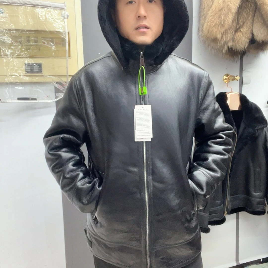 黑色帽款皮毛一体