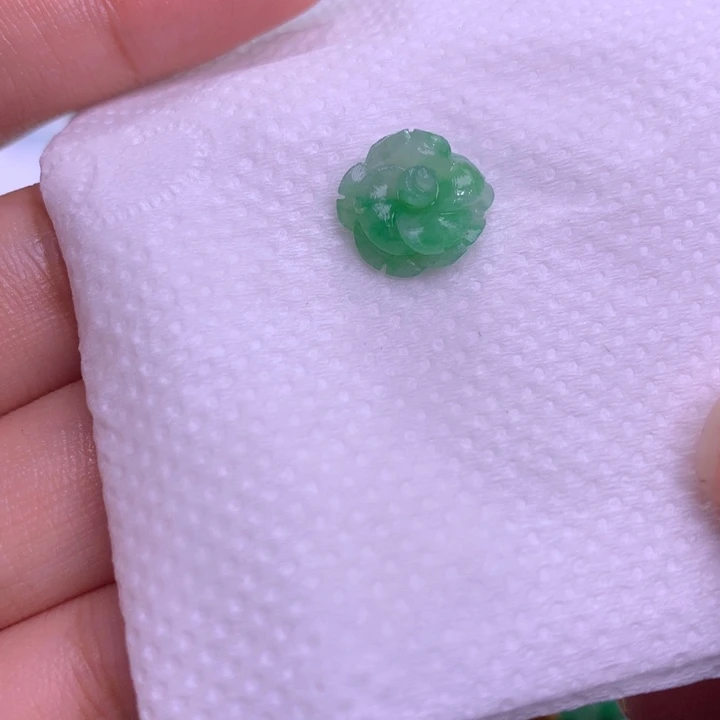 定制翡翠未镶嵌花花