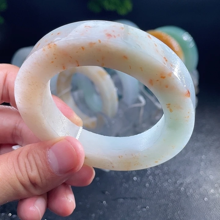 定制翡翠未镶嵌翡翠手镯