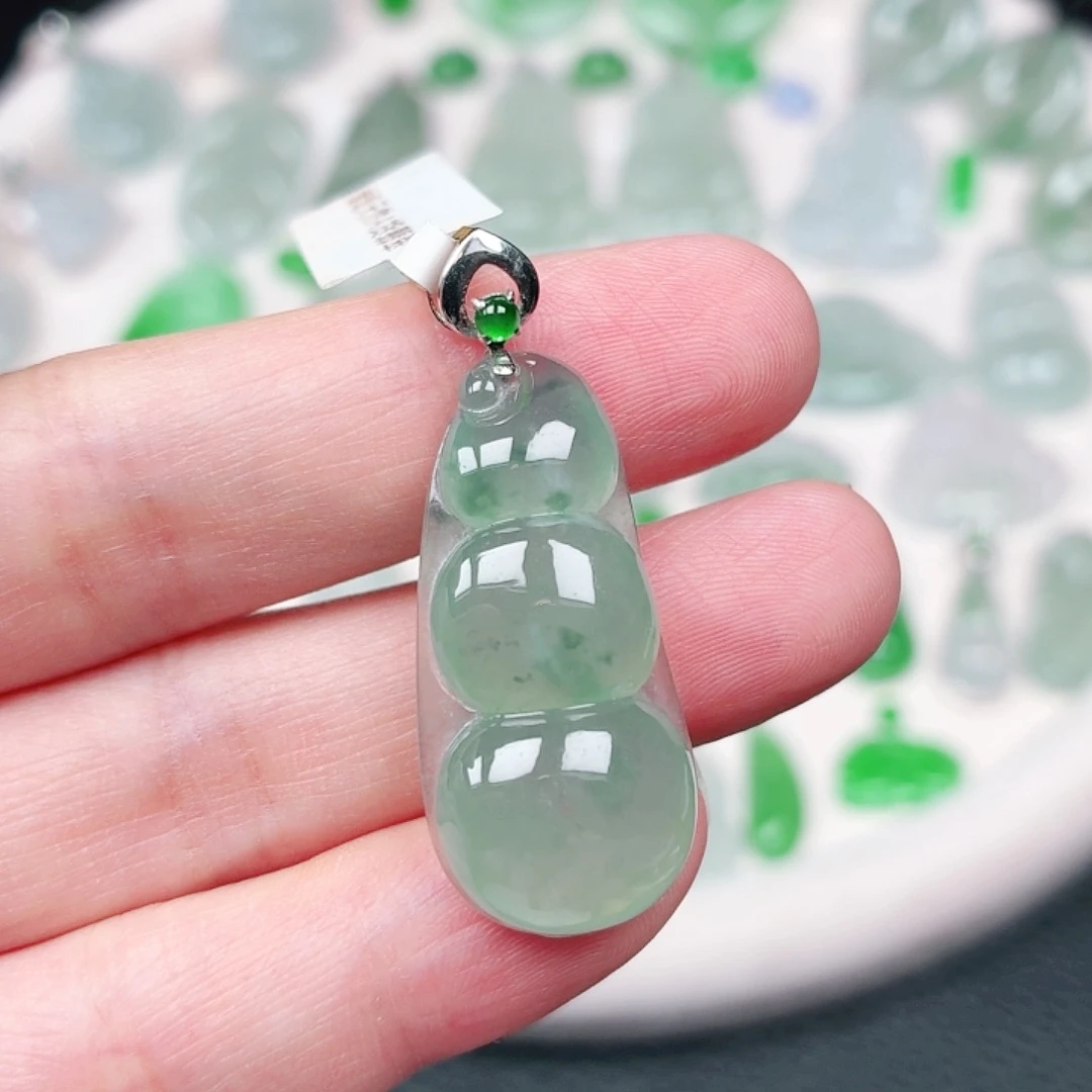 翡翠18K金镶嵌颈饰缅甸天然A货翡翠