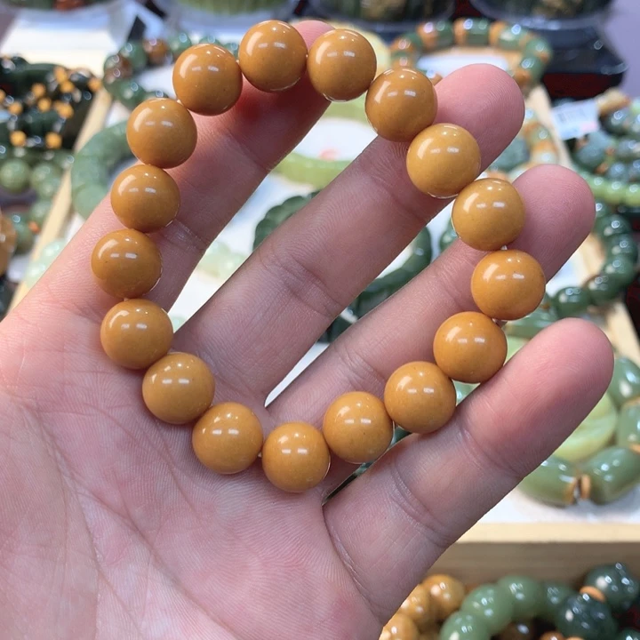 透闪石质玉未镶嵌珠宝奇石