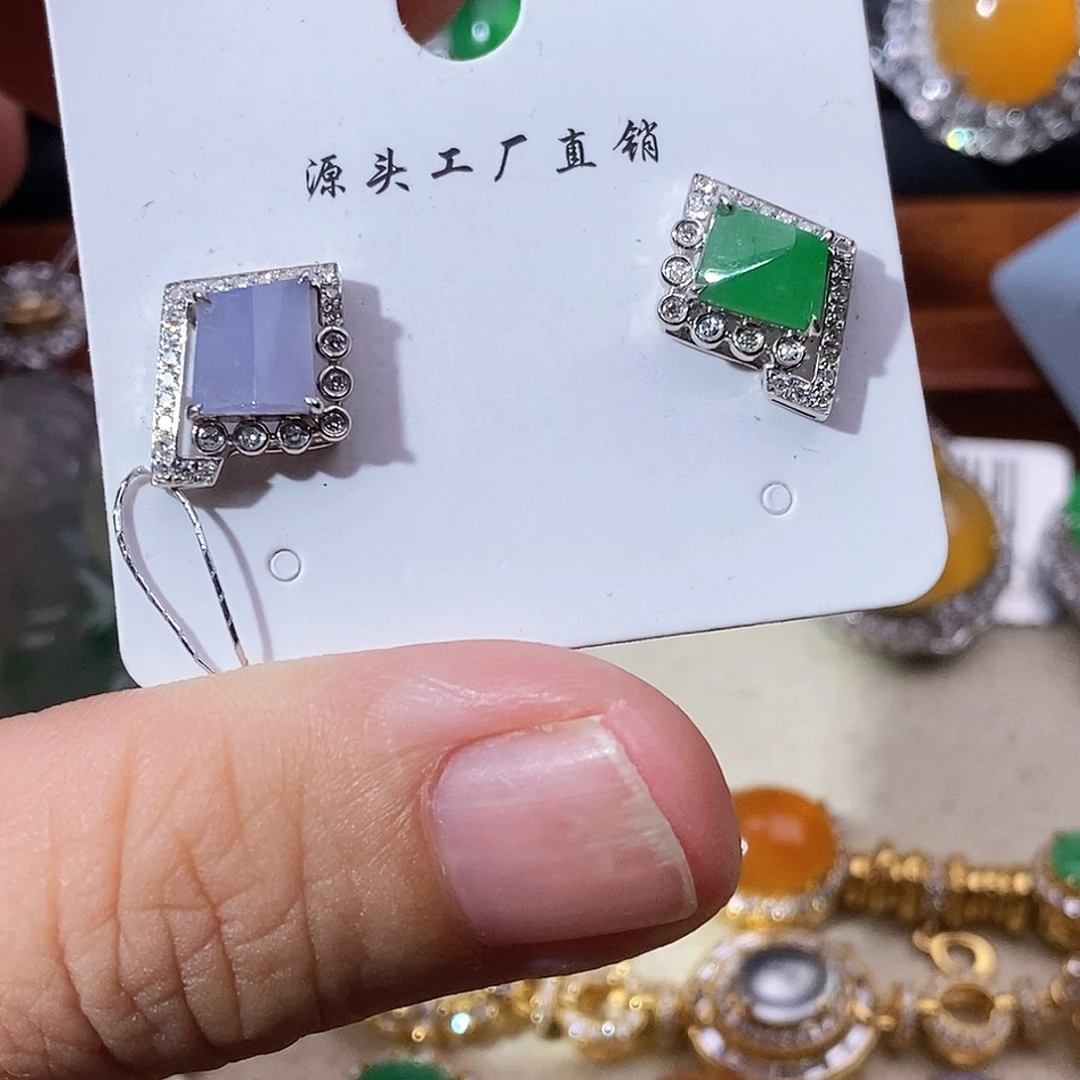 翡翠18K金镶嵌耳饰