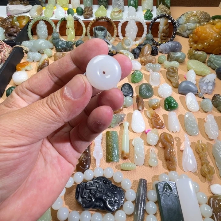 和田玉颈饰未镶嵌遇****分定制款