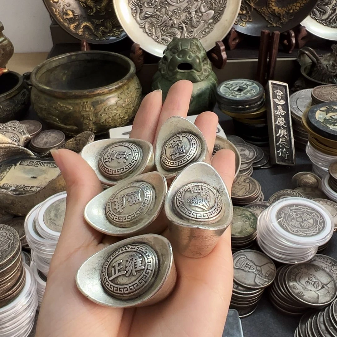 蔡***怩金属复古风格摆件