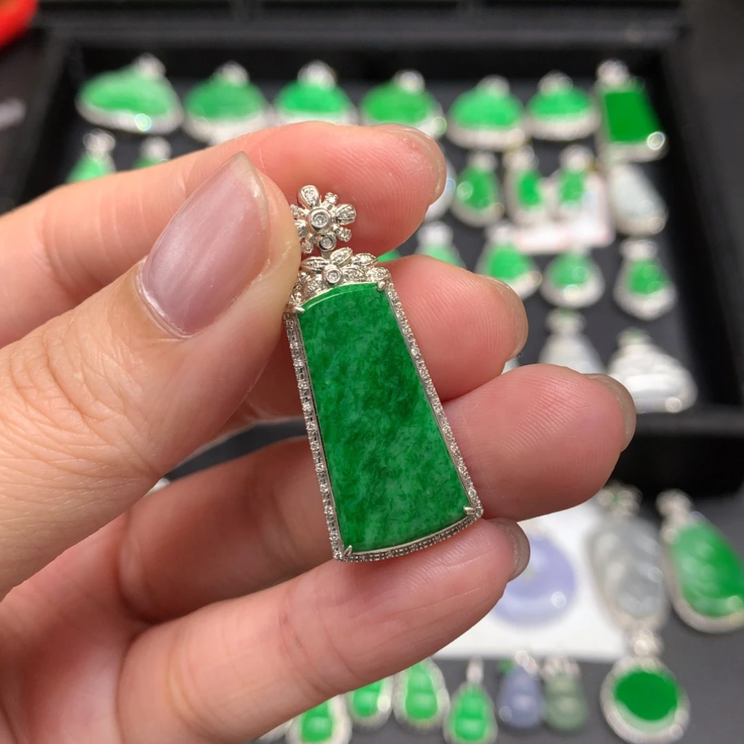 翡翠18K金镶嵌吊坠(不含链)裸石不厚