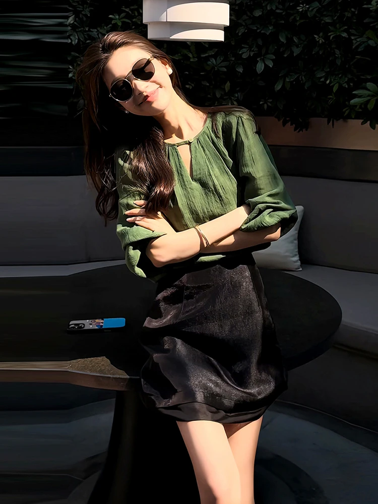 2025夏季新款设计感v领后背拼接蕾丝衬衫女气质缎面短裙两件套女