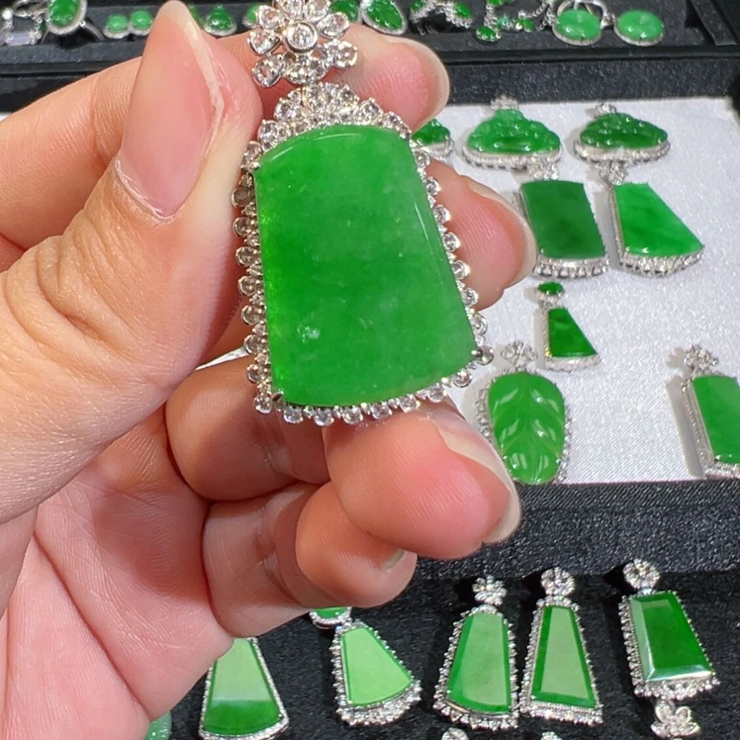 【闪购商品】翡翠吊坠(不含链)18K金镶嵌