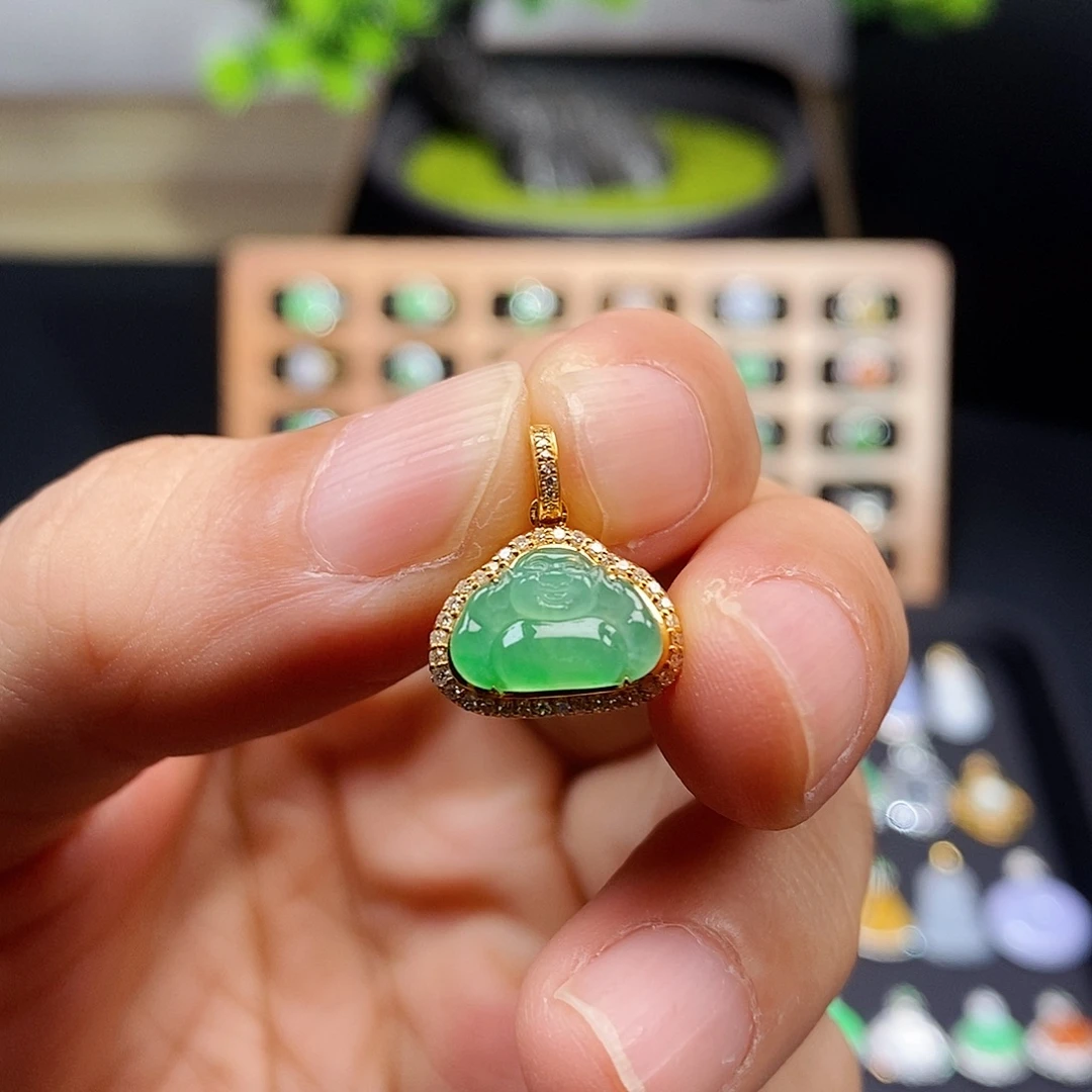 颈饰18K金镶嵌翡翠佛公