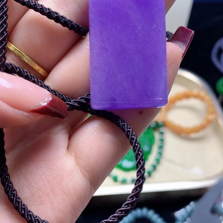 翡翠颈饰未镶嵌吊坠