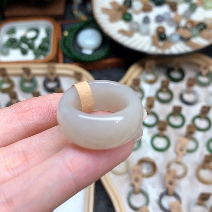 和田玉戒指未镶嵌藕粉