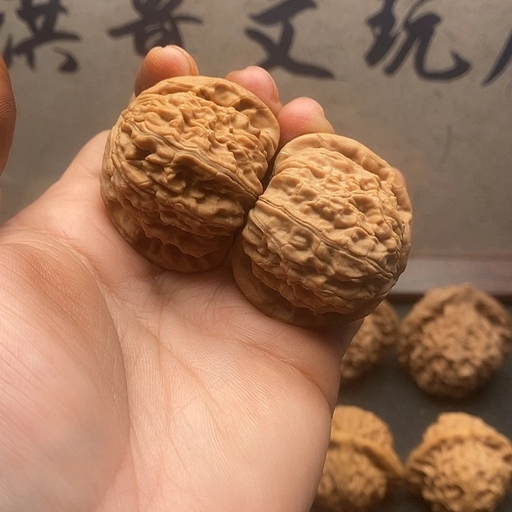 小***运文玩核桃吊坠白狮子40尺寸