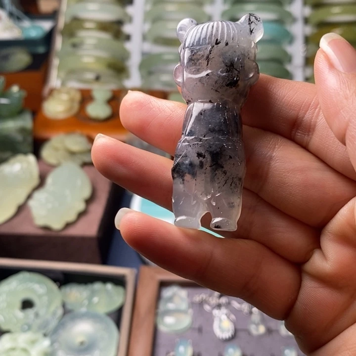 蛇纹石玉未镶嵌颈饰