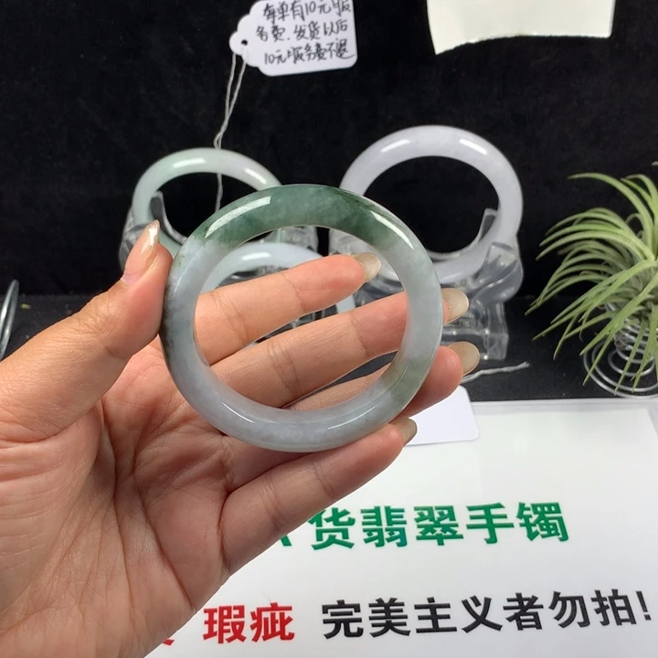 L***n翡翠未镶嵌手镯010