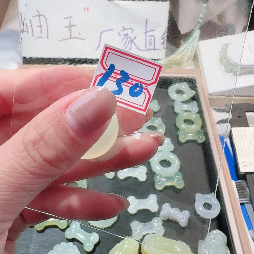 蛇纹石玉颈饰合金精美礼品