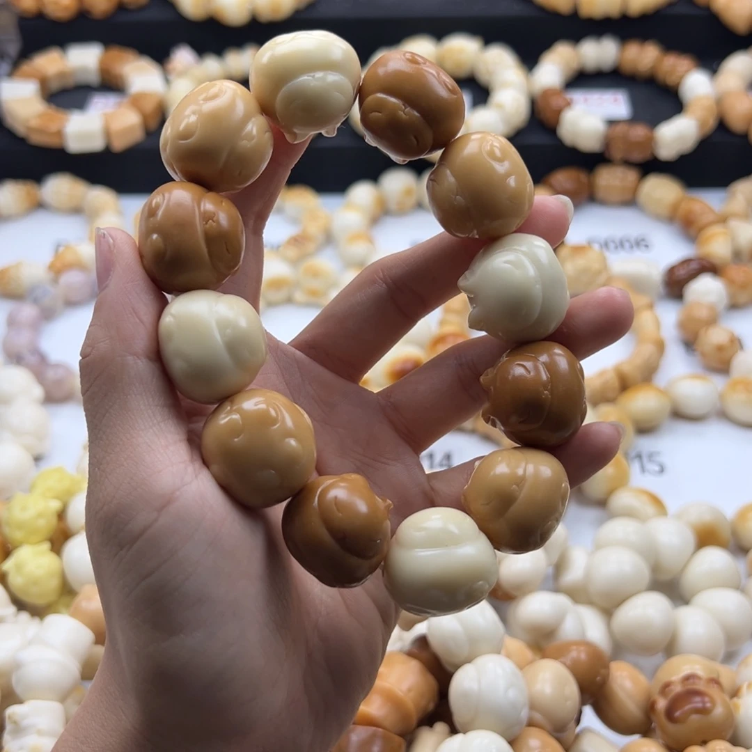 吊坠白玉菩提12个24的大兔子
