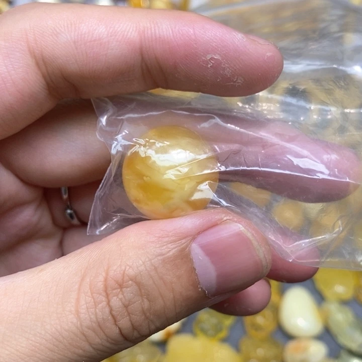 未镶嵌琥珀珠宝奇石白***床