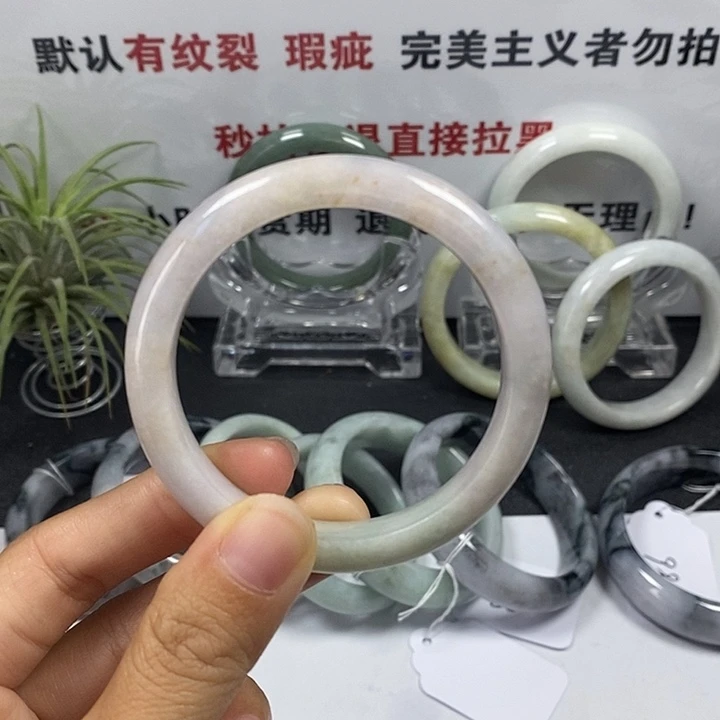 未镶嵌手镯翡翠42号。 51.2圈