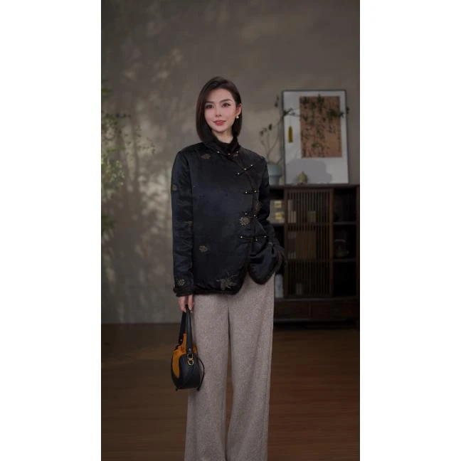 GONG QUE 新中式秋冬款暗纹提花拼貂毛夹棉外套 242316