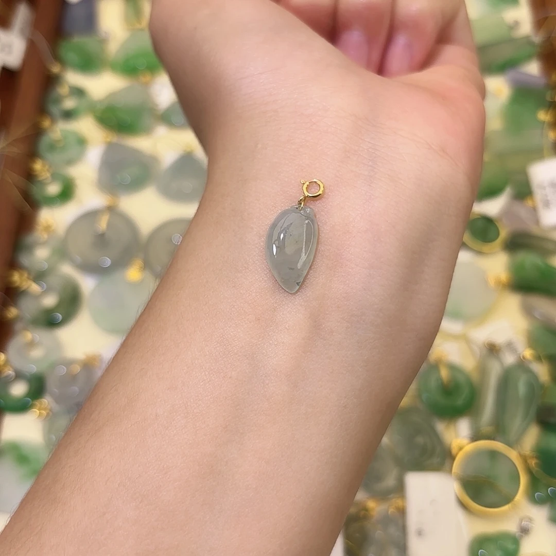 月****翡翠18K金镶嵌颈饰福瓜