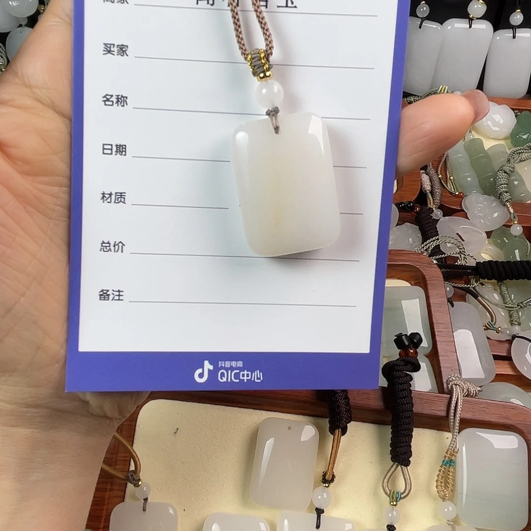 落***泥石英质玉未镶嵌颈饰