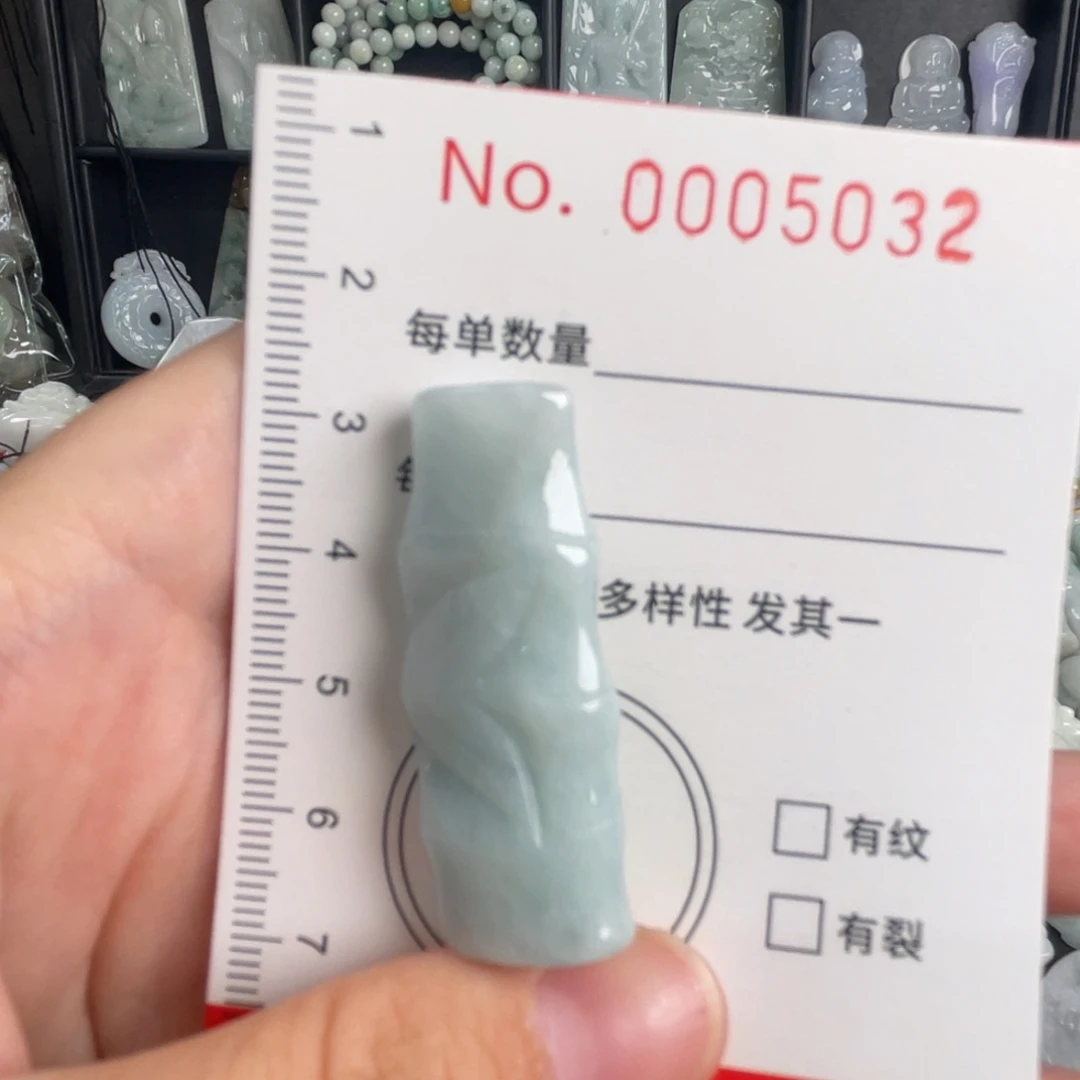 吊坠(不含链)未镶嵌翡翠微瑕