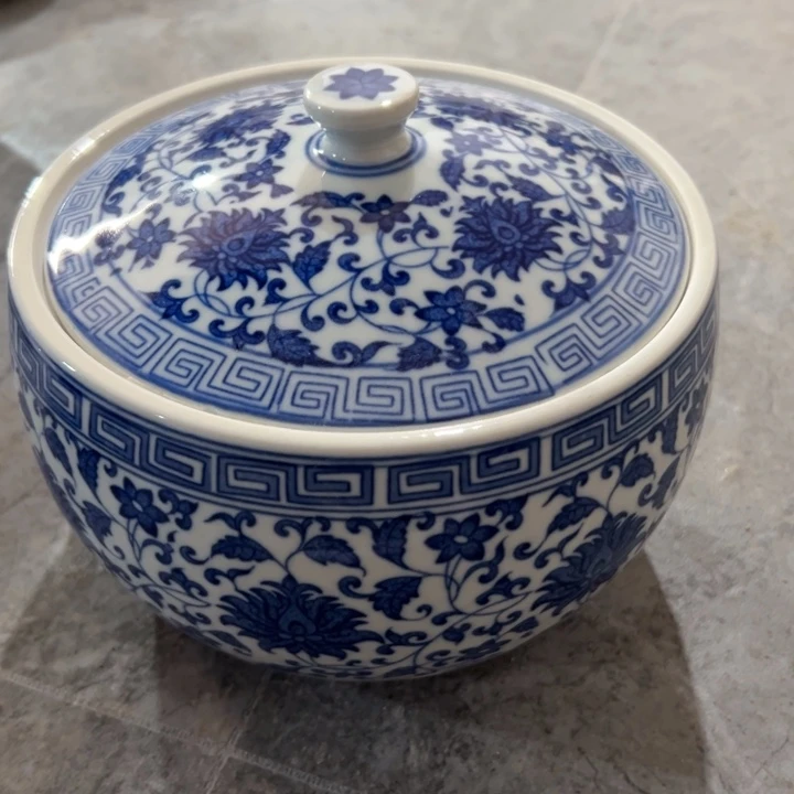 陶青花缠枝莲三斤装猪油，罐