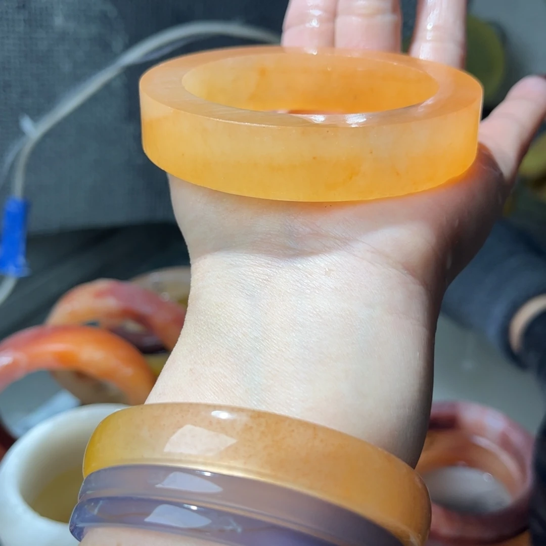 木****石英质玉未镶嵌手镯定制