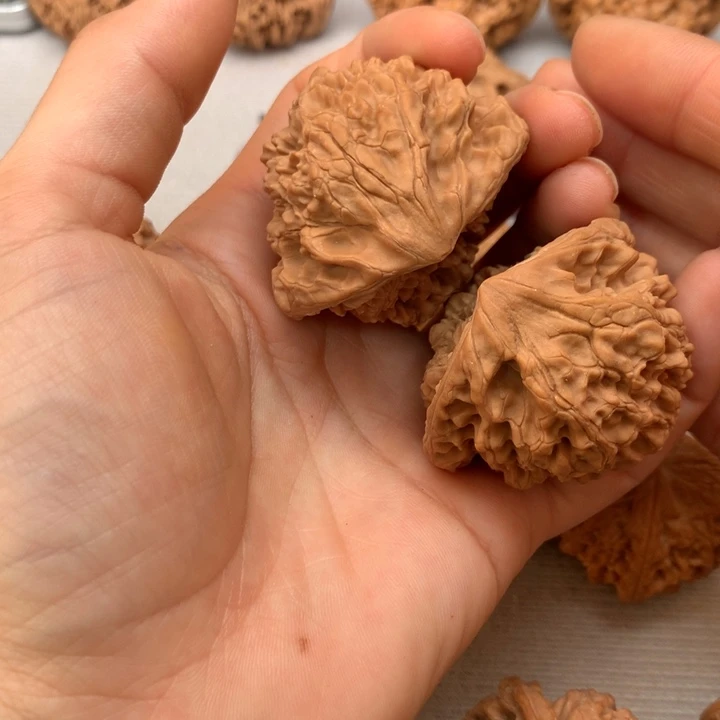 李***巍文玩核桃把件蛇头