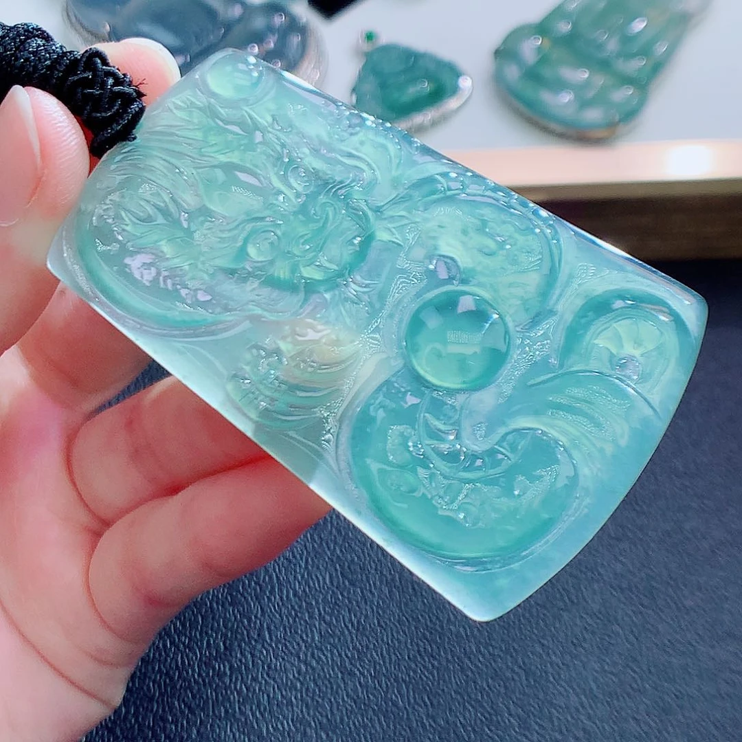 翡翠挂件未镶嵌翡翠