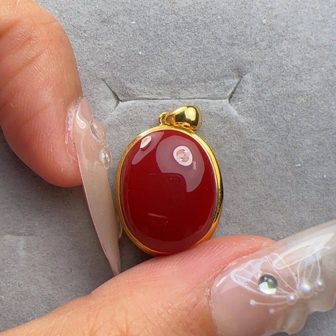 18K金镶嵌吊坠南红玛瑙