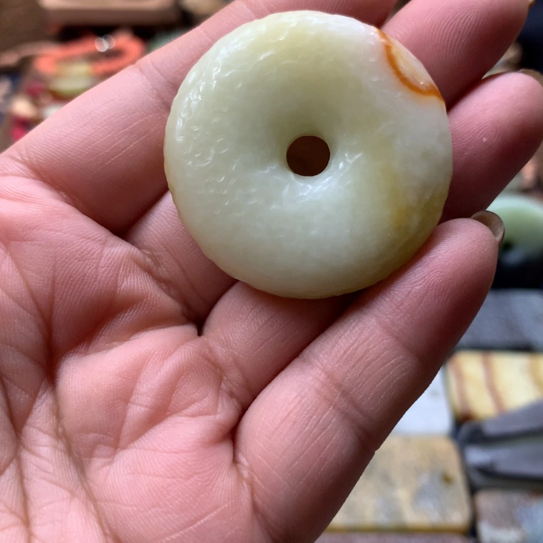 龙***情蛇纹石玉未镶嵌颈饰