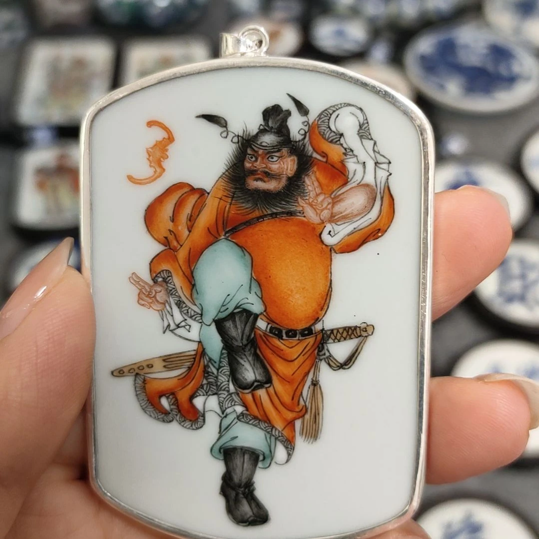 瓷片E*粉彩钟馗挂件一个