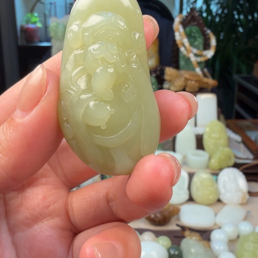 伏***龙和田玉未镶嵌颈饰