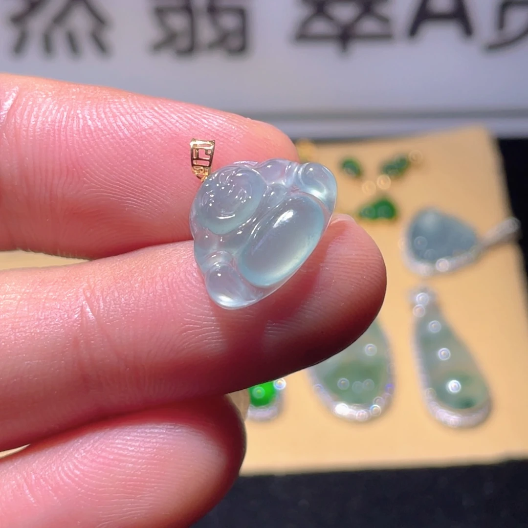 翡翠18K金镶嵌颈饰